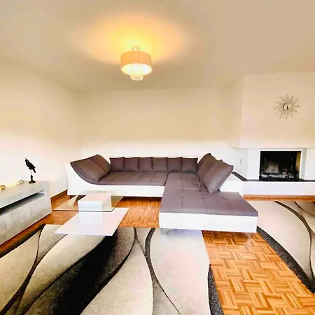 アパート Spectacular Penthouse With Views In ブリッサーゴ